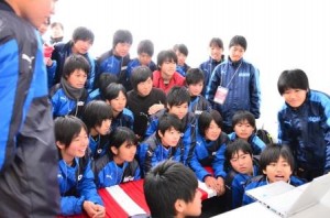 ２回戦　試合前に前日の映像をみる